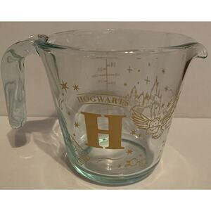 Pyrex Harry Potter Hogwarts Glass Measuring Cup Size 2 Cup Clear Gold Color New